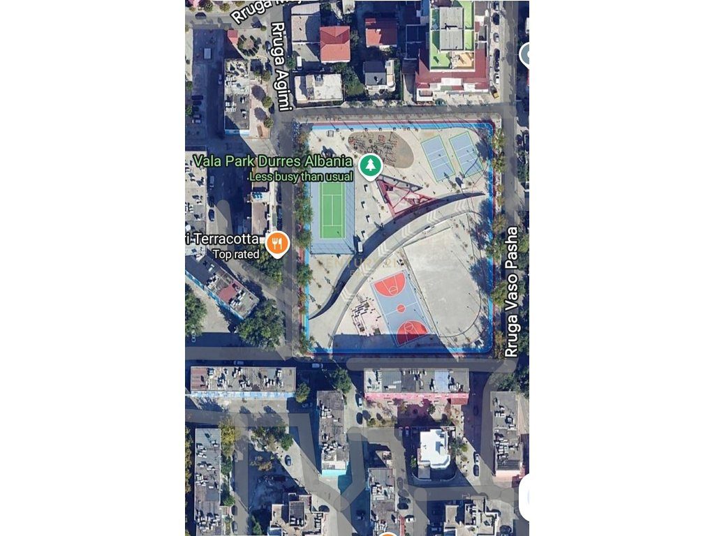 SHITET NJESI KOMERCIALE NE ZONEN E STADIUMIT, DURRES  !