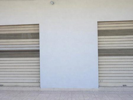 SHITET NJESI KOMERCIALE NE ZONEN E STADIUMIT, DURRES  !
