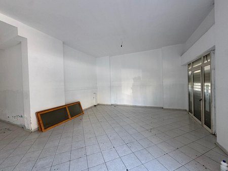 SHITET NJESI KOMERCIALE NE ZONEN E STADIUMIT, DURRES  !