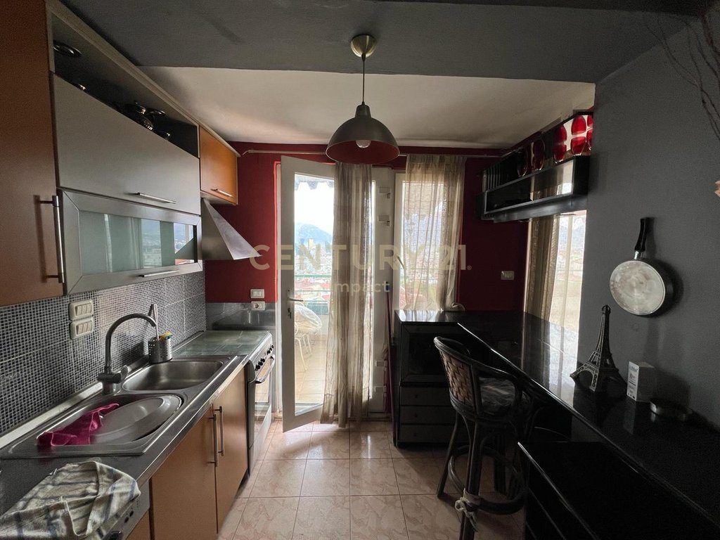 SHITET DUPLEX ME VERANDE TEK KODRA E DIELLIT 1!