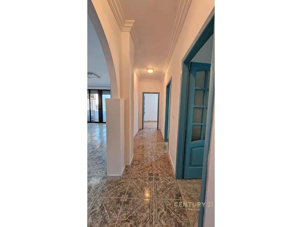 AMBIENT PËR ZYRA 120M² DHE GARAZH (opsionale), ME QIRA NË BLLOK