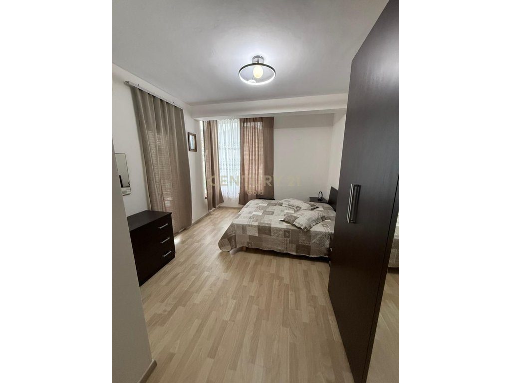 JEPET ME QERA DUPLEX 2+1+2+VERANDE TE REZIDENCA KODRA E DIELLIT 1!
