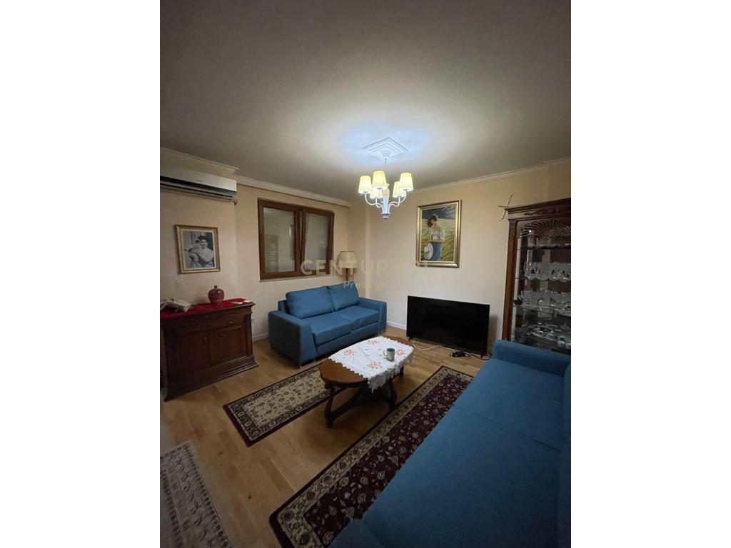 APARTAMENT 2+1 NE SHITJE, FILLIMI I RRUGES SE BARRIKADAVE, TIRANE!