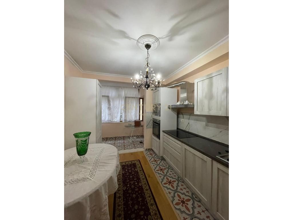 APARTAMENT 2+1 NE SHITJE, FILLIMI I RRUGES SE BARRIKADAVE, TIRANE!