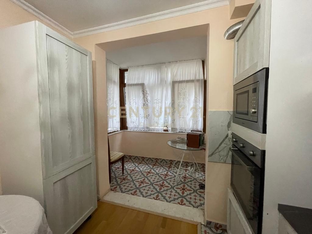 APARTAMENT 2+1 NE SHITJE, FILLIMI I RRUGES SE BARRIKADAVE, TIRANE!