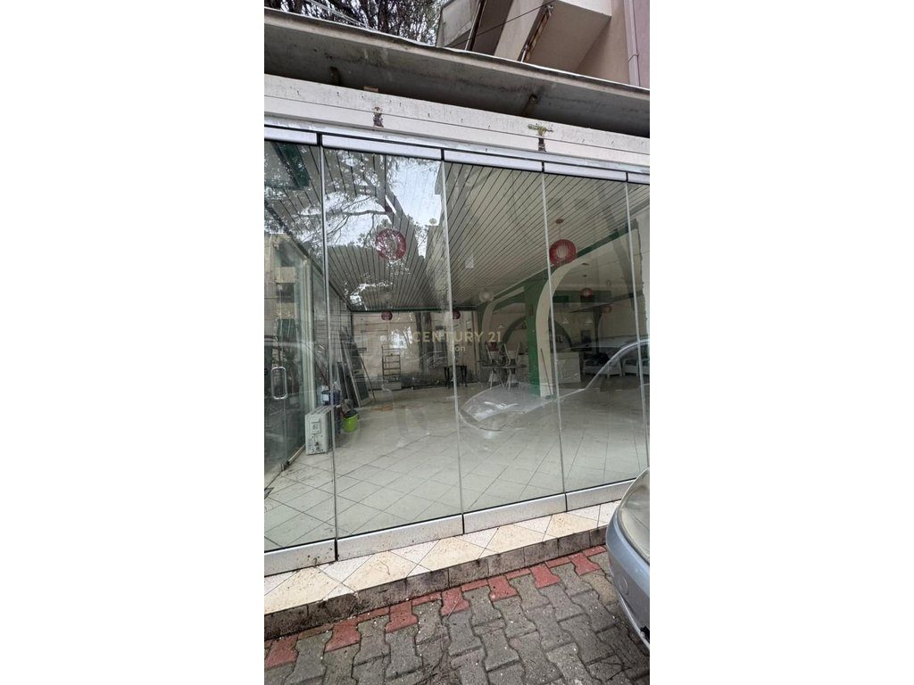 Shitet ambient biznesi per Bar- Restorant në Golem !