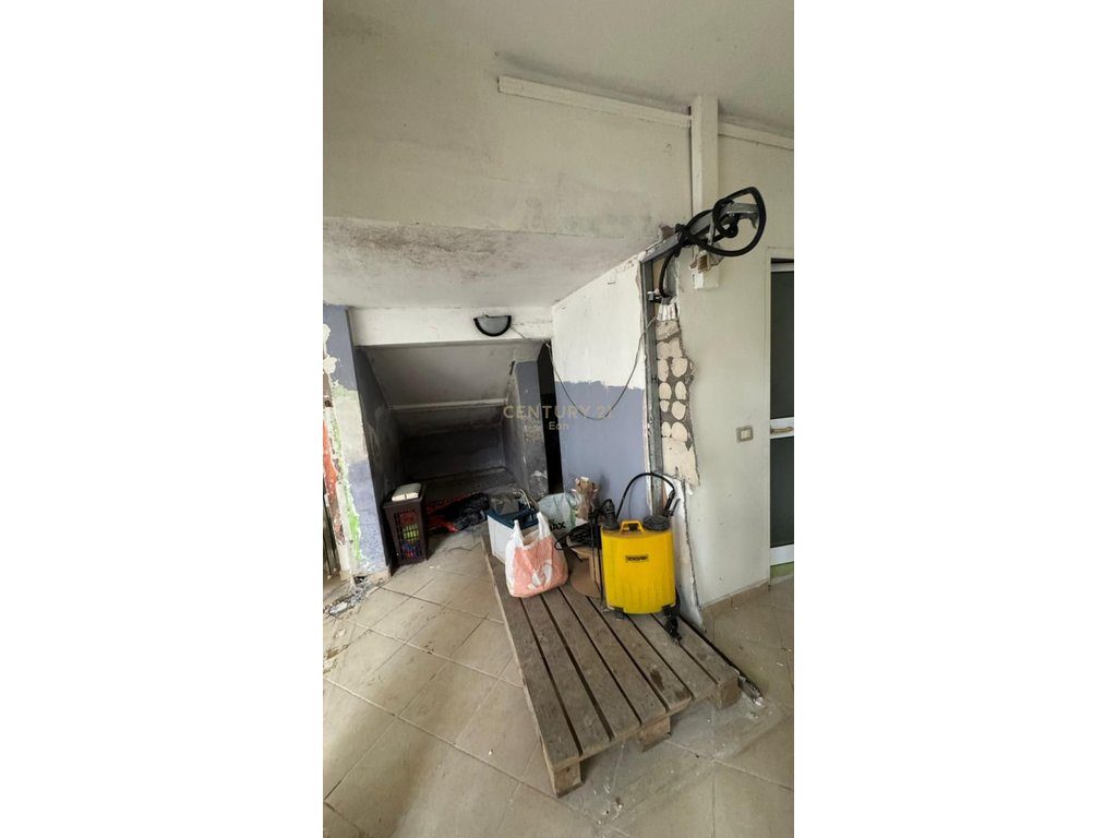Shitet ambient biznesi per Bar- Restorant në Golem !