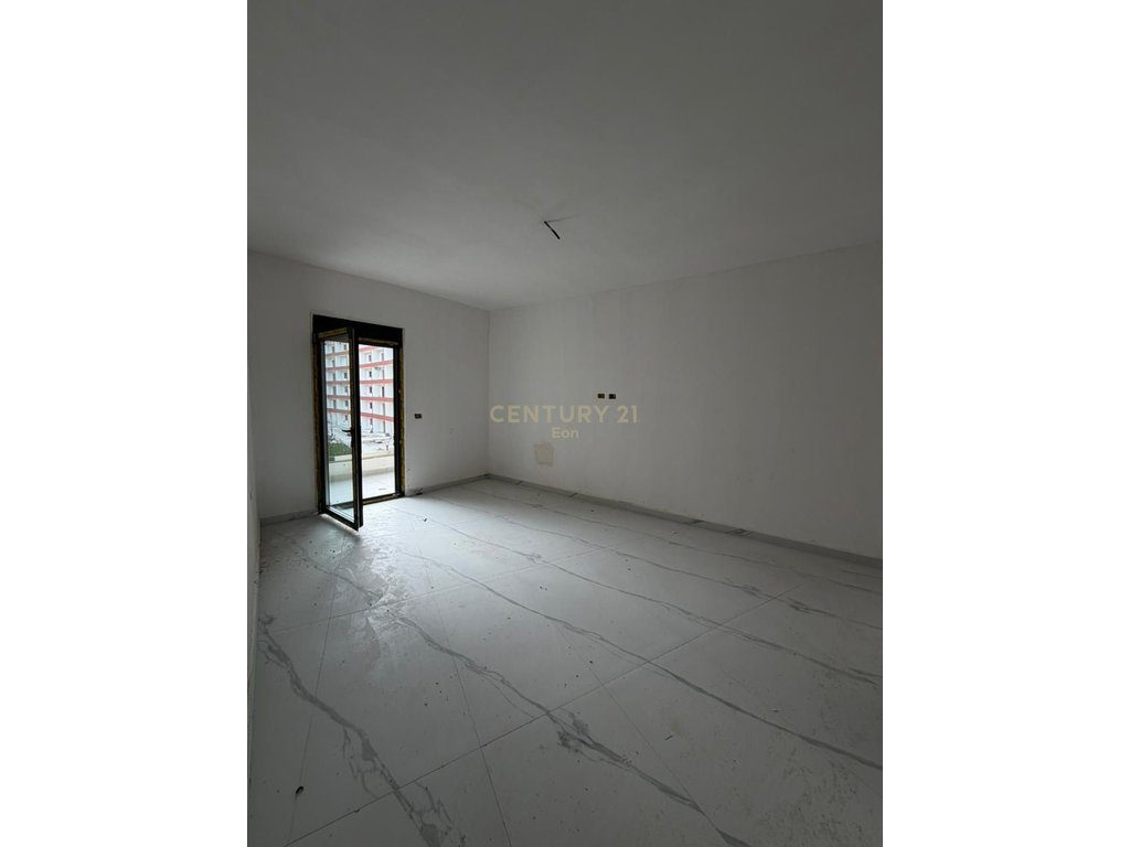 Apartament 2+1+2 për shitje në një nga rezidencat më të veçanta në zonën e Golemit – Rezidenca EON ! - Century 21 Albani...