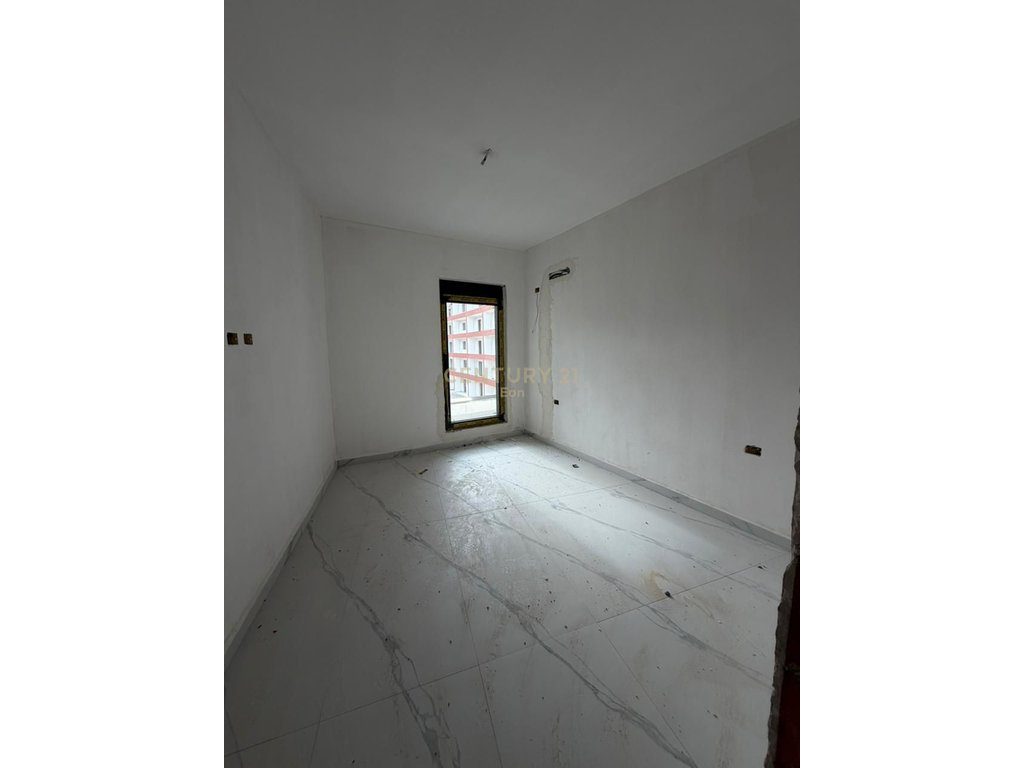 Apartament 2+1+2 për shitje në një nga rezidencat më të veçanta në zonën e Golemit – Rezidenca EON ! - Century 21 Albani...