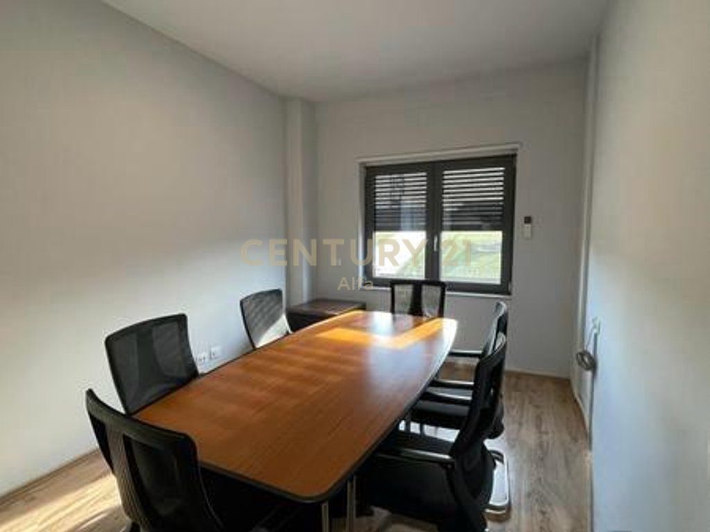 Jepet me qira ambient per zyra tek Zogu i Zi!