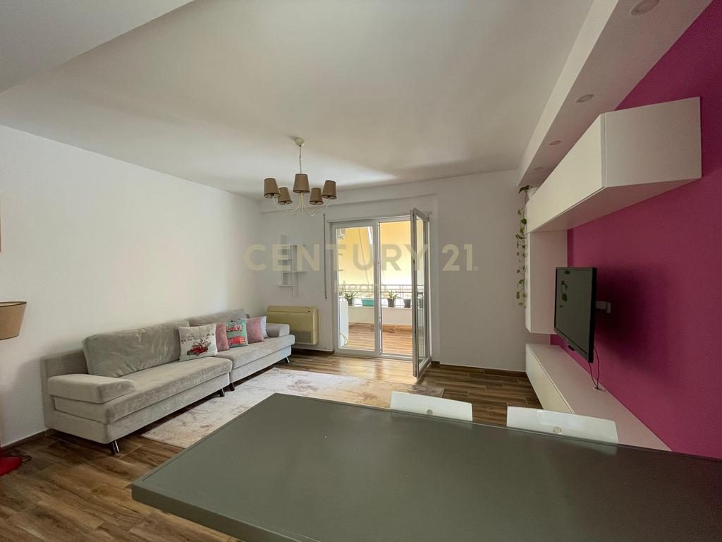 Shitet apartament  2+1+Post Parkimi Te Kodra e Diellit.