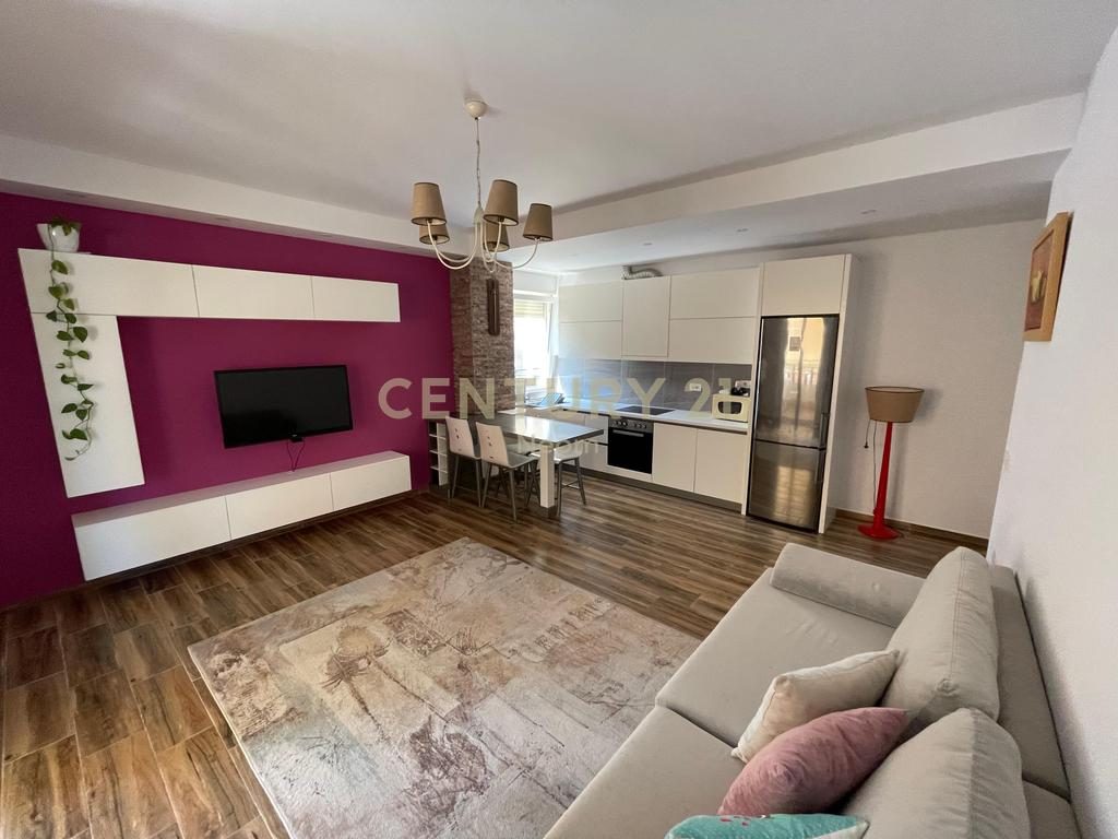 Shitet apartament  2+1+Post Parkimi Te Kodra e Diellit.