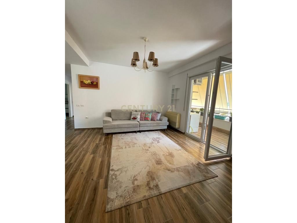 Shitet apartament  2+1+Post Parkimi Te Kodra e Diellit.