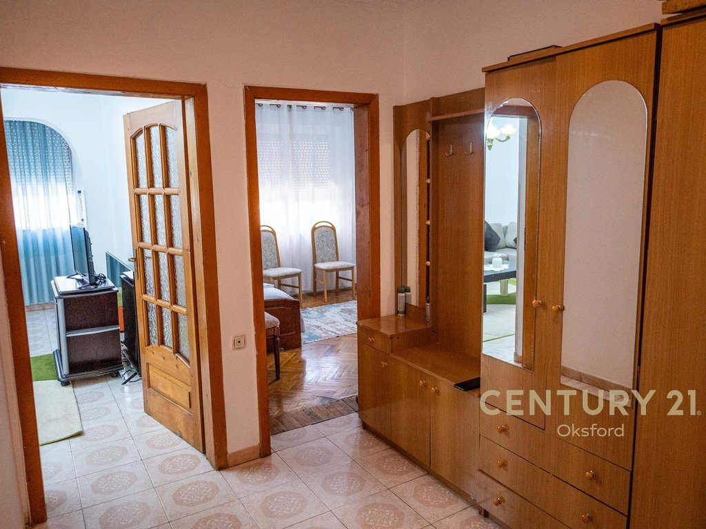 Apartament 3+1 Me QIRA tek Pazari i Ri!