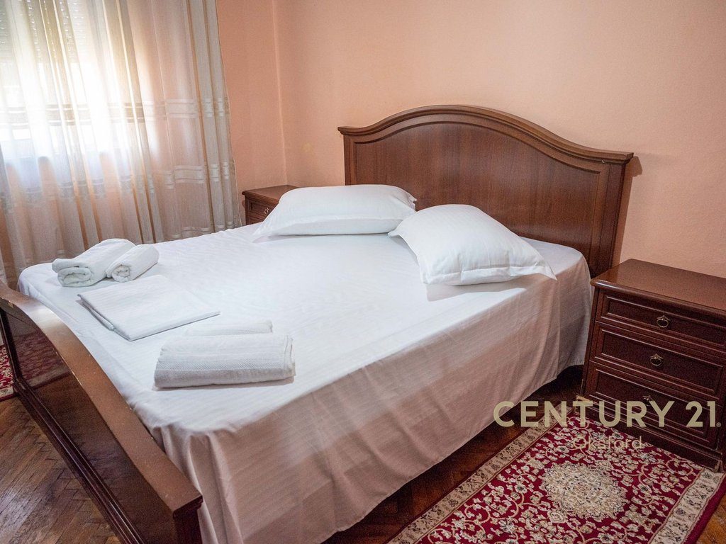 Apartament 3+1 Me QIRA tek Pazari i Ri!