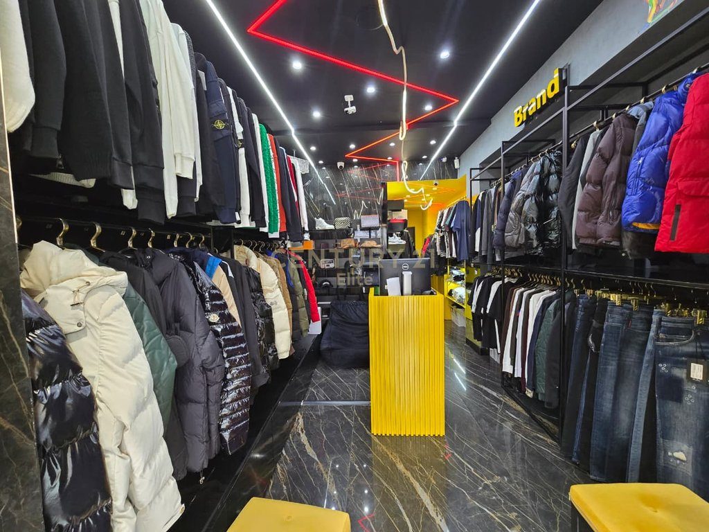 SHITET BIZNESI BUTIK NE VASIL SHANTO, RRUGE KRYESORE!