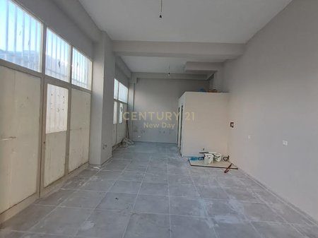 Shitet ambient biznesi në  Durrës (Ish-URT)