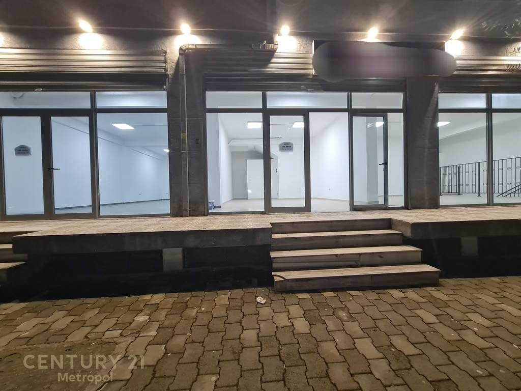 Japim me qira ambjent komercial  250 m, ne Yzberish!
