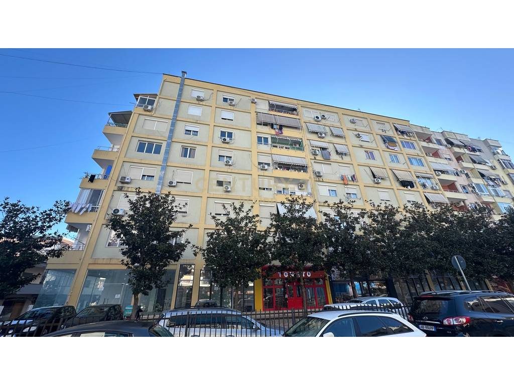 Shitet njesi kati 0 Astir, Vila L.