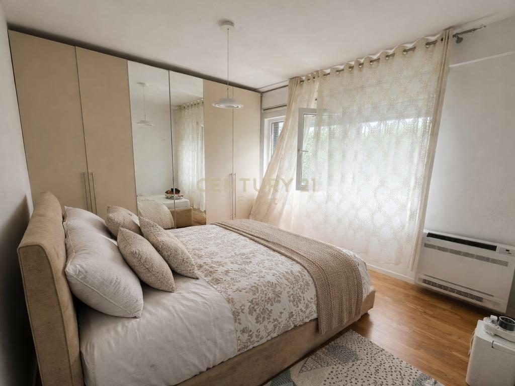 Shitet apartament 3+1 Liqeni i Thate