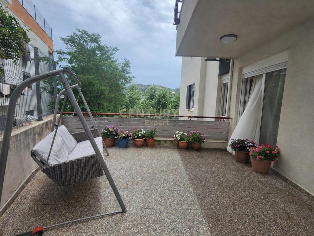 Shitet apartament 3+1 Liqeni i Thate