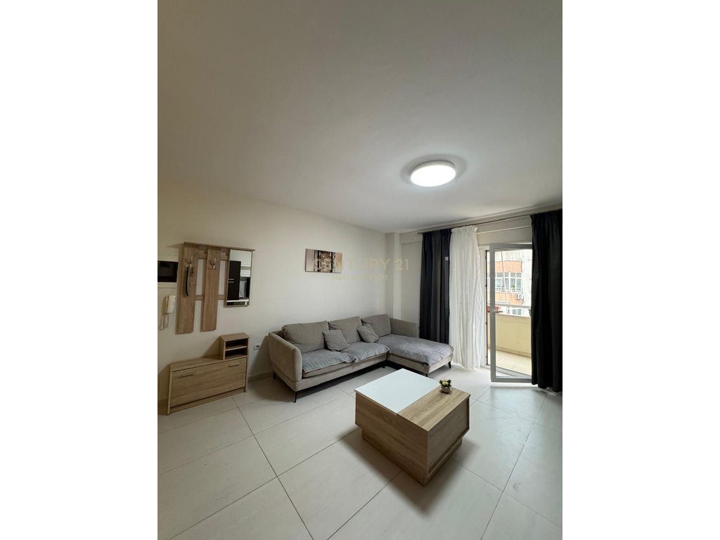 Jepet me qira apartament 2+1 te Atsh prane Pazarit te Ri