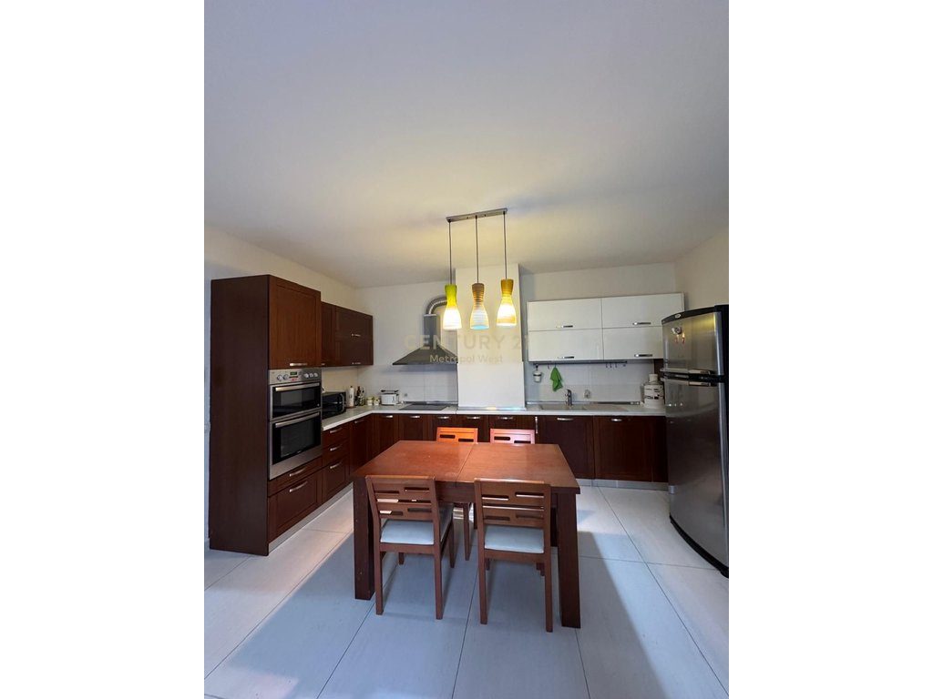 Jepet me qira apartament 2+1 te Atsh prane Pazarit te Ri