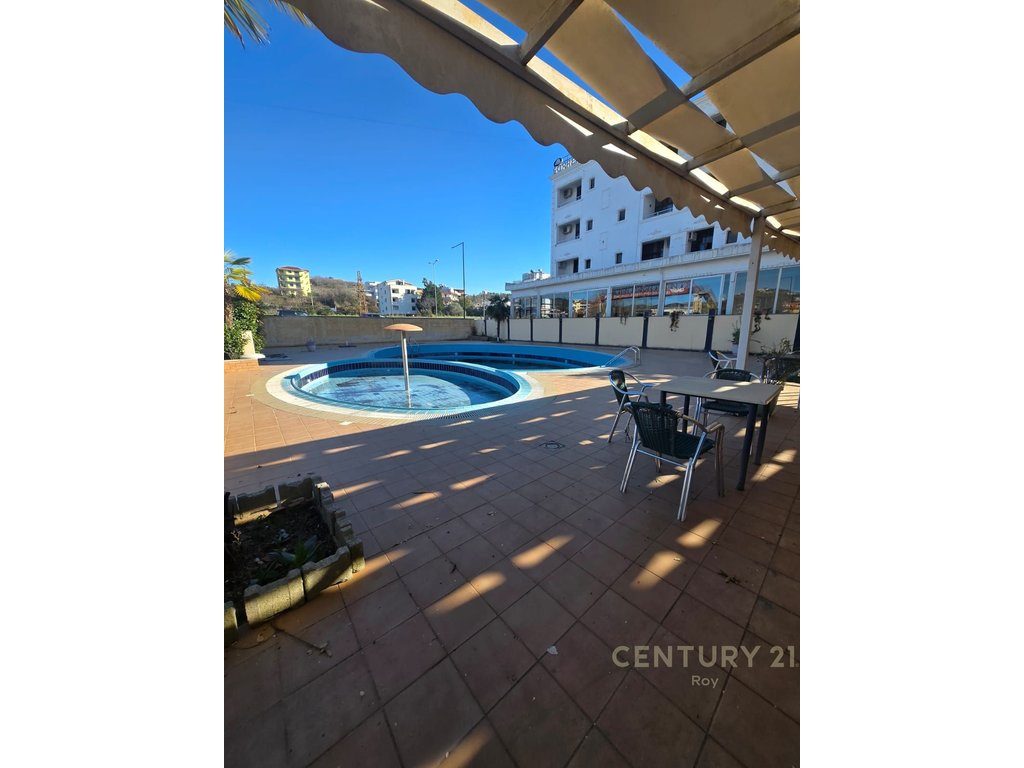 SHITET HOTEL ME PISHINE NE ZONEN E GOLEMIT , 250M LARG PLAZHIT !!!