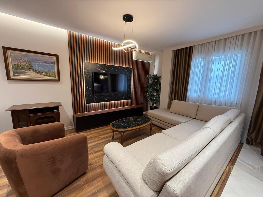 JEPET ME QERA APARTAMENT 2+1+2 , ZOGU I ZI