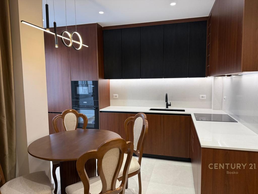 JEPET ME QERA APARTAMENT 2+1+2 , ZOGU I ZI