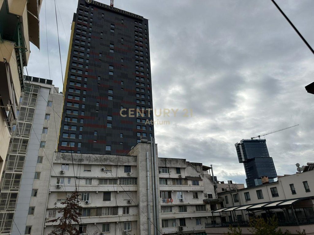 JEPET ME QIRA AMBIENT PER ZYRE 3 + 1 + 2 NE QENDER !