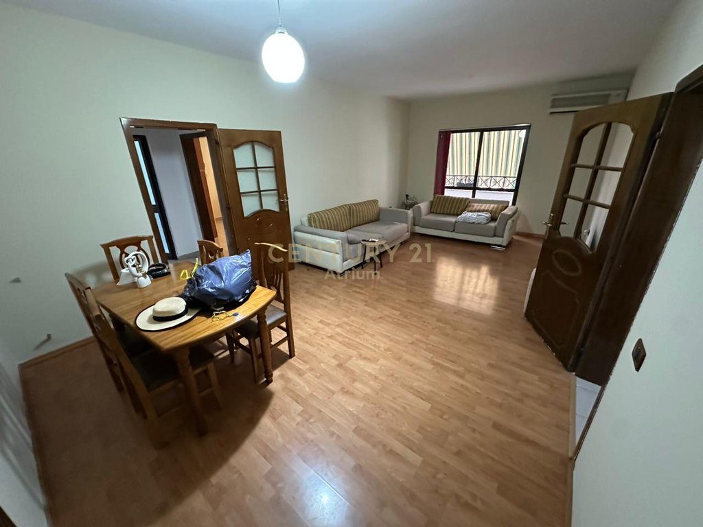 JEPET ME QIRA AMBIENT PER ZYRE 3 + 1 + 2 NE QENDER !