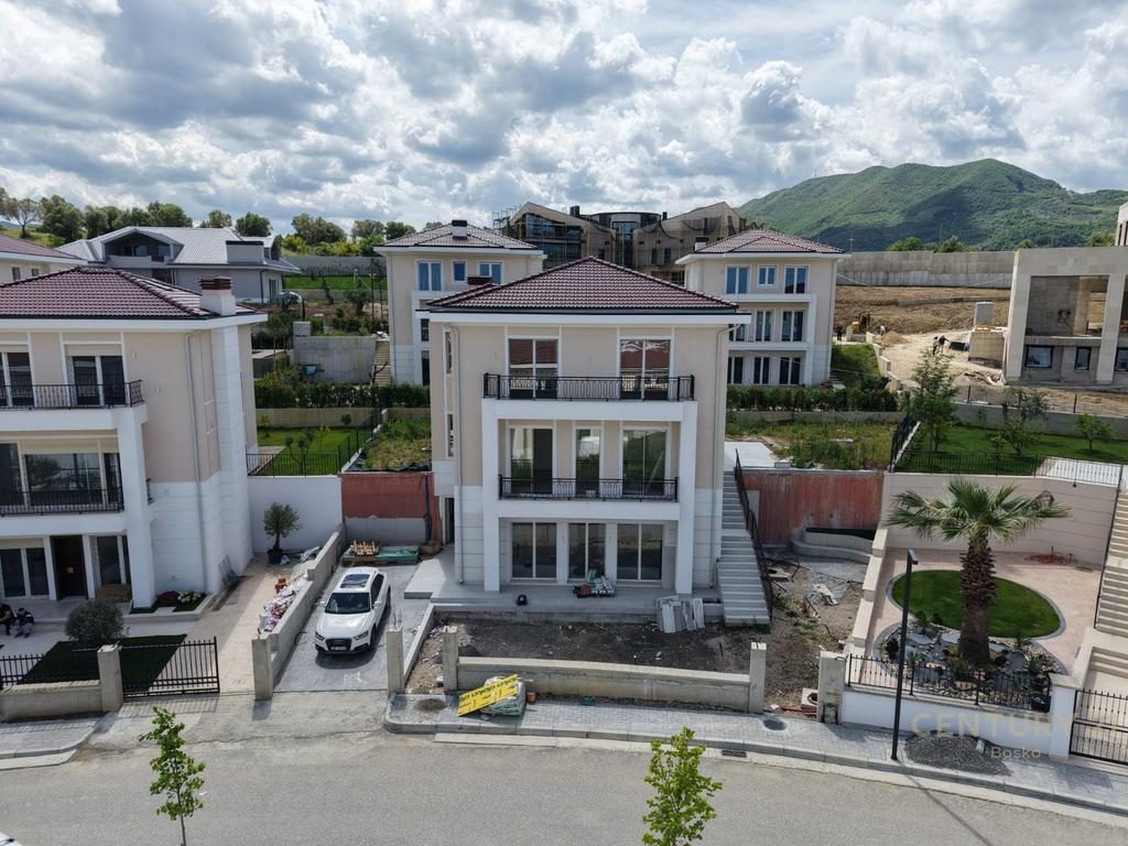 EKSKLUZIVE dhe OKAZION PER KOHE TE LIMITUAR! 
SHESIM VILE NE REZIDENCEN COLLINA VERDE - TEG!