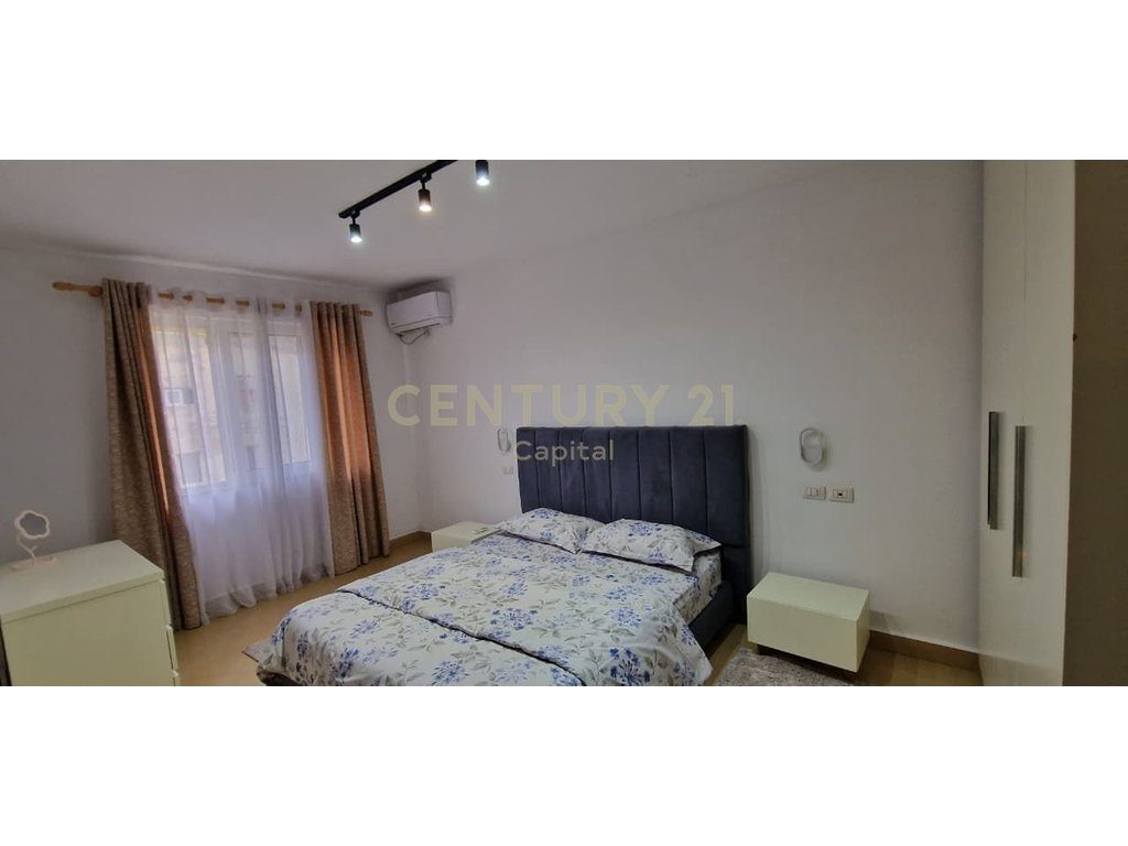 Apartament 2+1 ne qender me qera!