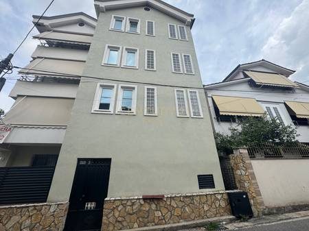Vilë në zonen e  Kodrës se Priftit për shitje!!