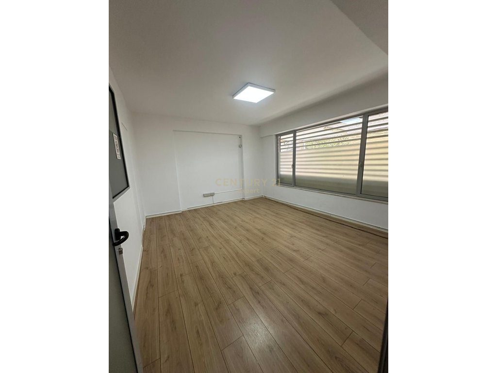 OKAZION SHESIM AMBIENT K0MERCJAL TEK 21 DHJETORI!