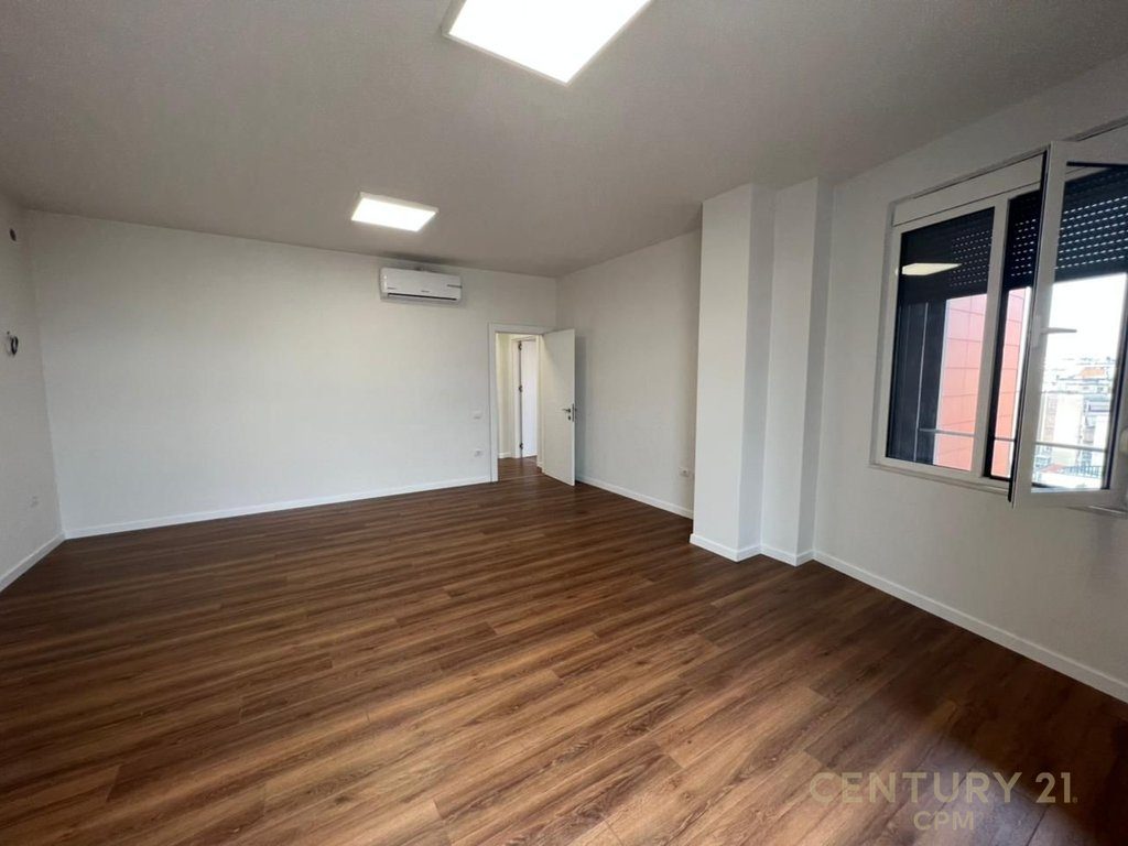 JAPIM ME QIRA APARTAMENT PER ZYRA, NE QENDER!!!