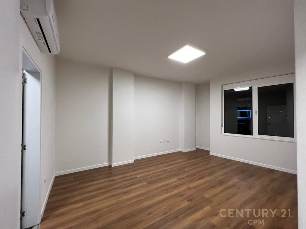 JAPIM ME QIRA APARTAMENT PER ZYRA, NE QENDER!!!