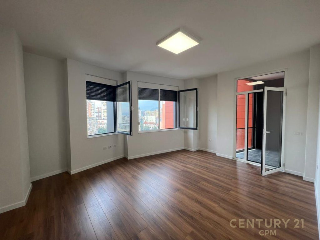 JAPIM ME QIRA APARTAMENT PER ZYRA, NE QENDER!!!