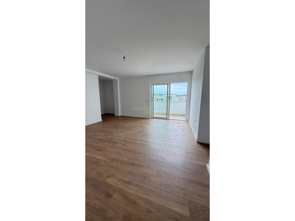 SHITET APARTAMENT 2+1+2 , PRANE UJESJELLESIT DURRES !