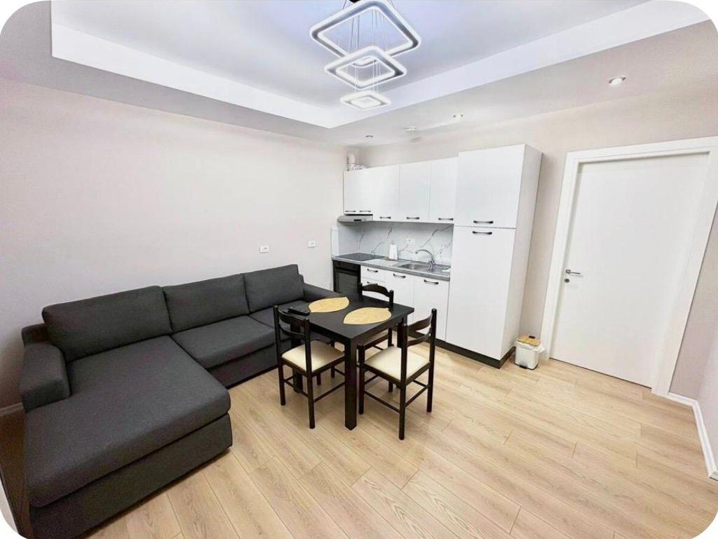 Apartament 2+1 Me Qira në Restorant Durrësi, Tiranë - 800€