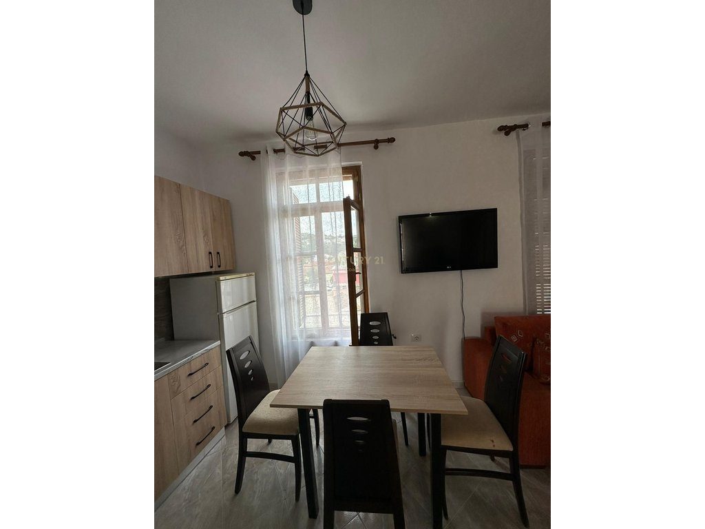 JEPET ME QIRA APARTAMENT 1+1 PRANË QENDRËS HISTORIKE, VLORE!