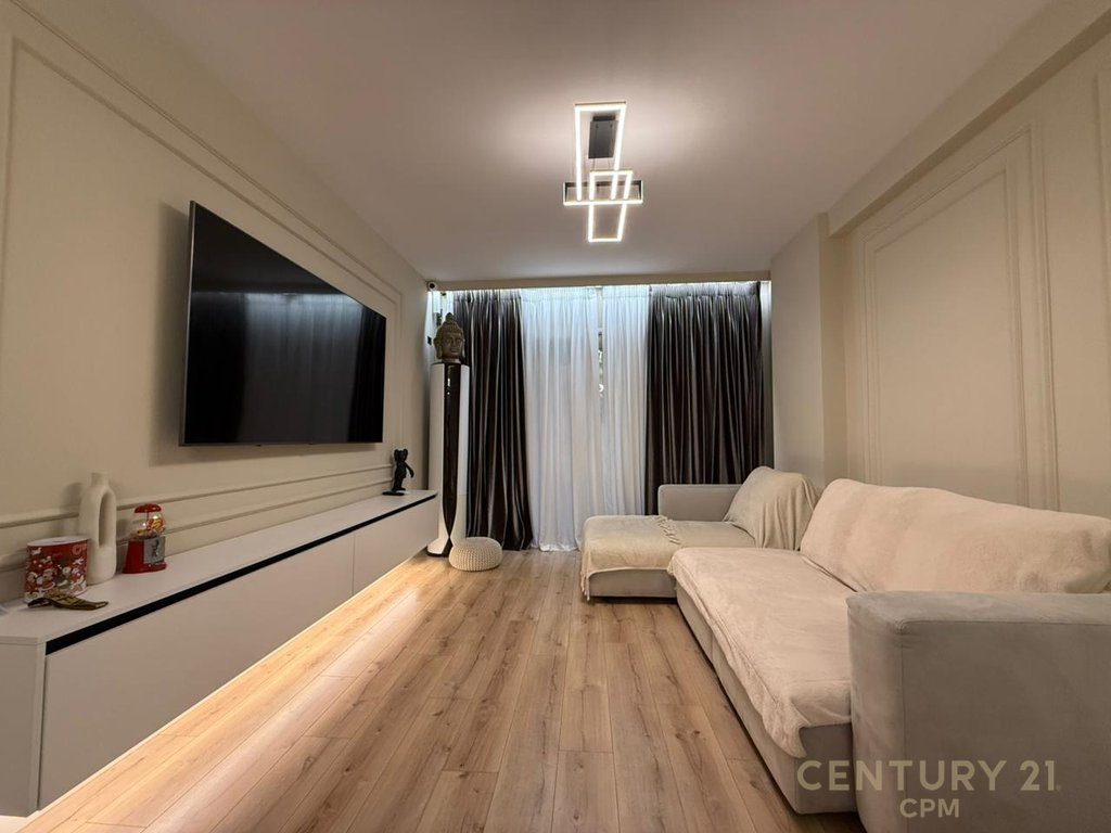 SHESIM APARTAMENT 2+1+2 PRANE KIKA 2