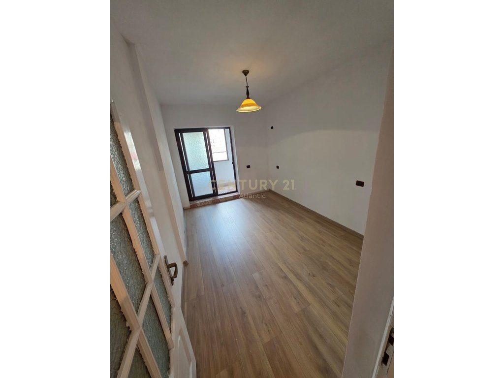 SHITET APARTAMENT 2+1+2BALLKONE PRANE SHKOLLES KUSHTRIMI I LIRISE!!