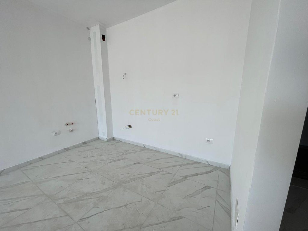 APARTAMENT 2+1 NE SHTIJE NE ORIKUM , VLORE!!!
