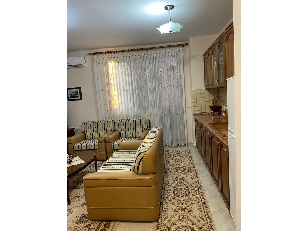 Apartament 2+1 me 2 ballkone me qira – Ish Fusha e Aviacionit, pranë Pallatit të Telebingos!