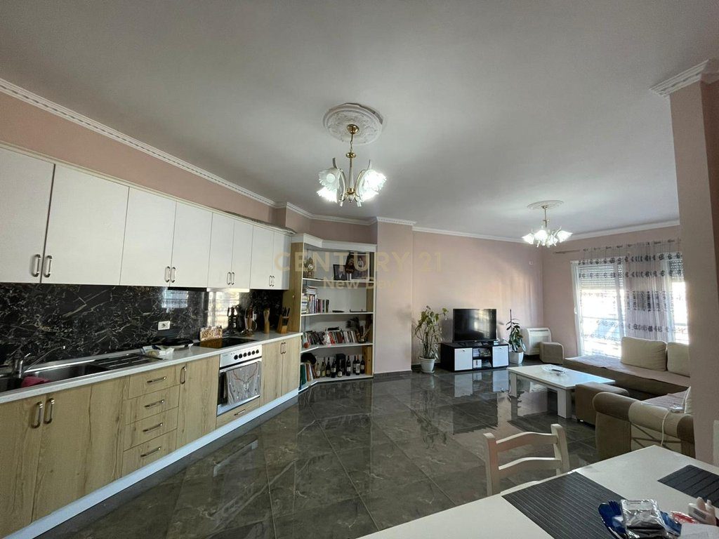 SHITET APARTAMENT 2+1+2 + DEPO NE QENDER TE DURRESIT!