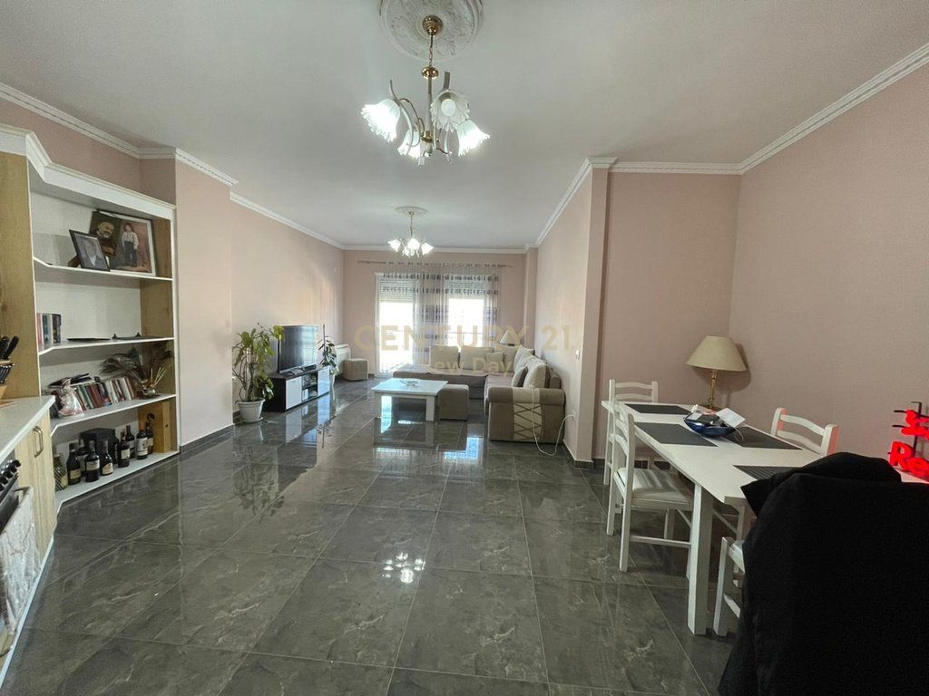 SHITET APARTAMENT 2+1+2 + DEPO NE QENDER TE DURRESIT!