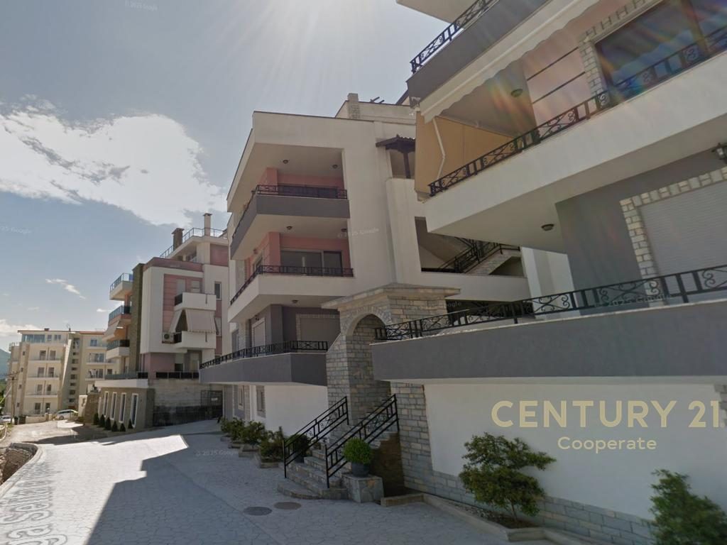 SHESIM APARTAMENT 2+1+2 TEK KOPSHTI BOTANIK ME 2 POSTE PARKIMI