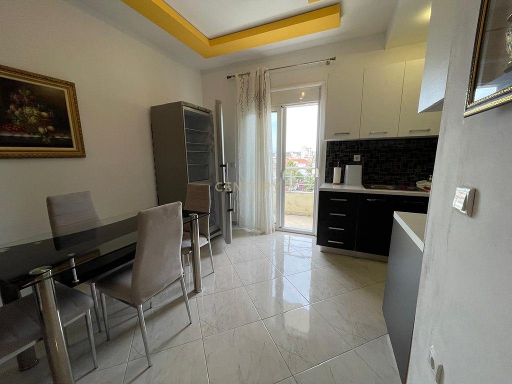 Shitet Apartament 2+1 pranë Gjykatës së Vjetër, Vlorë!!